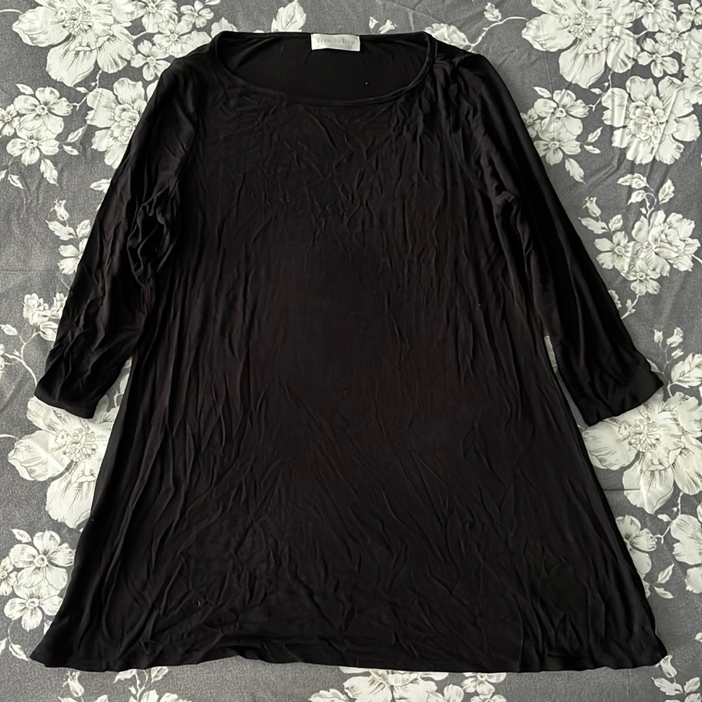 Black free to live tunic